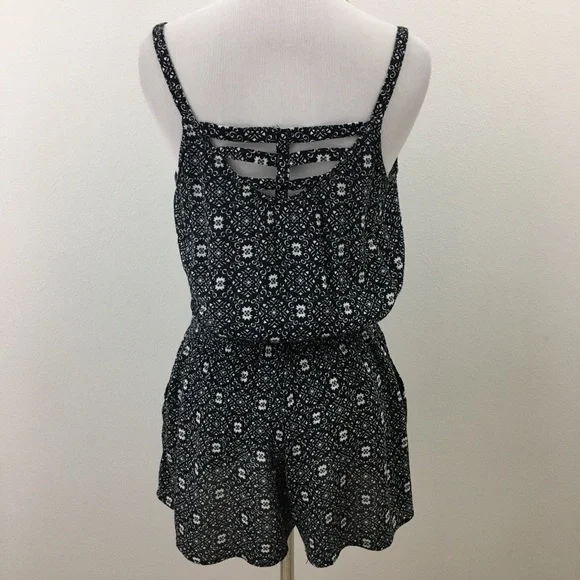 Shorts Romper with Pockets - Picture 8 of 10
